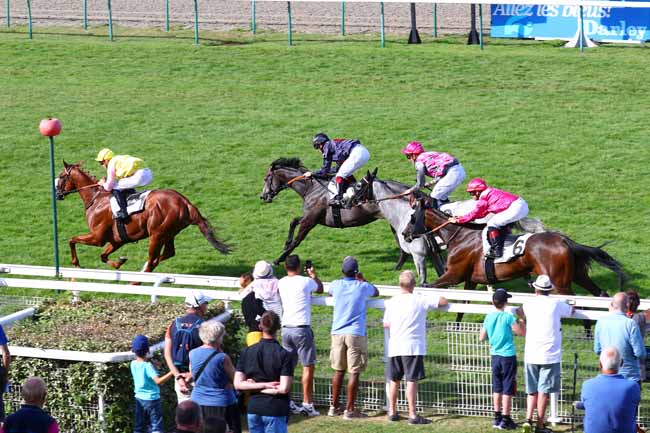 Photo d'arrivée de la course pmu PRIX SANS SOUCI II à DEAUVILLE le Dimanche 21 juillet 2019
