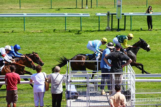Photo d'arrivée de la course pmu PRIX DE HAUTEFONTAINE à COMPIEGNE le Mardi 23 juillet 2019