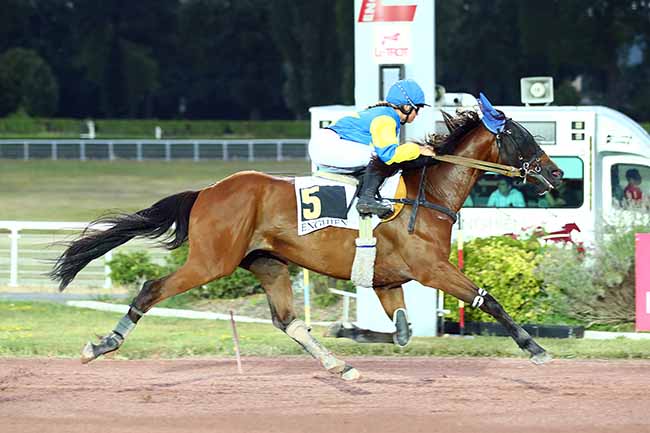 Photo d'arrivée de la course pmu PRIX DE BONNY-SUR-LOIRE à ENGHIEN le Jeudi 25 juillet 2019