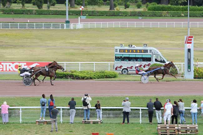Photo d'arrivée de la course pmu PRIX DU ROULE à ENGHIEN le Samedi 27 juillet 2019