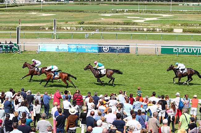 Photo d'arrivée de la course pmu PRIX ROTHSCHILD à DEAUVILLE le Dimanche 28 juillet 2019
