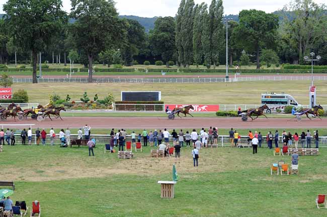 Photo d'arrivée de la course pmu PRIX DE CLICHY à ENGHIEN le Dimanche 28 juillet 2019