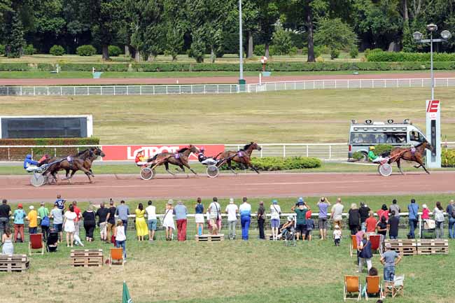 Photo d'arrivée de la course pmu PRIX DE SAINT-GERMAIN-DES-PRES à ENGHIEN le Dimanche 28 juillet 2019