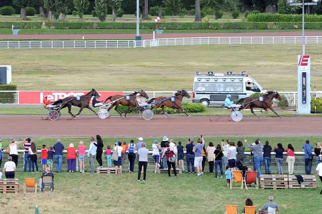 Photo d'arrivée de la course pmu PRIX DE LA CELLE-SAINT-CLOUD à ENGHIEN le Dimanche 28 juillet 2019