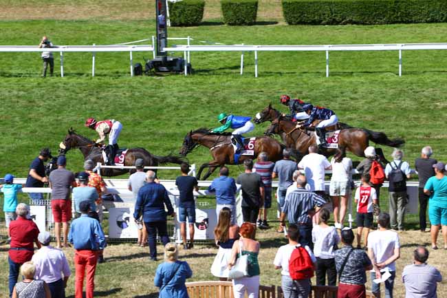 Photo d'arrivée de la course pmu PRIX JACKPOT AU CASINO DE VILLERS-SUR-MER à CLAIREFONTAINE le Lundi 29 juillet 2019