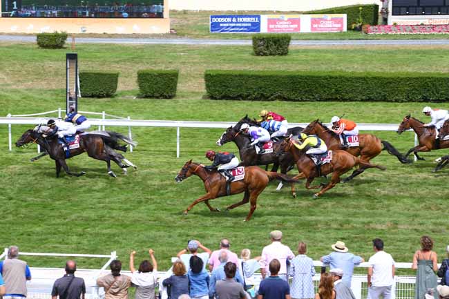 Photo d'arrivée de la course pmu PRIX FROMAGERIES GRAINDORGE (PRIX ZALATAIA) à CLAIREFONTAINE le Jeudi 1 août 2019