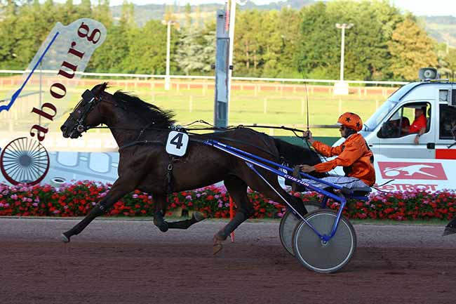 Photo d'arrivée de la course pmu PRIX DES TOURNESOLS à CABOURG le Vendredi 2 août 2019
