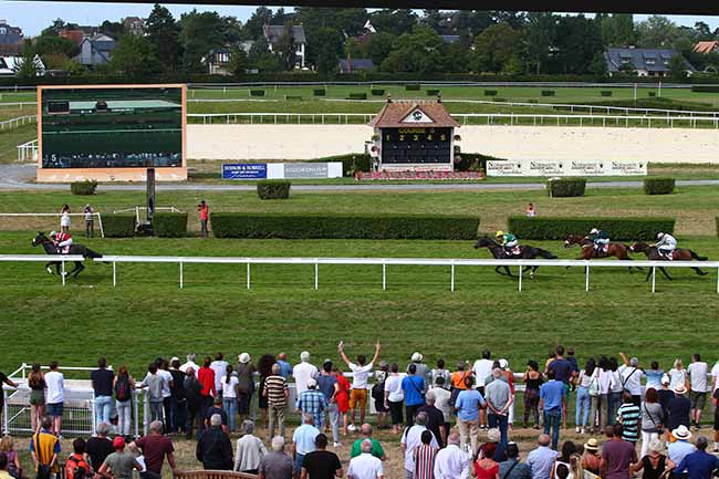 Photo d'arrivée de la course pmu PRIX CTP PLATRERIE à CLAIREFONTAINE le Samedi 3 août 2019