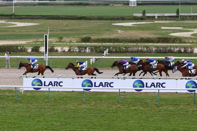 Photo d'arrivée de la course pmu PRIX HIPODROMO DE MONTERRICO à DEAUVILLE le Dimanche 4 août 2019