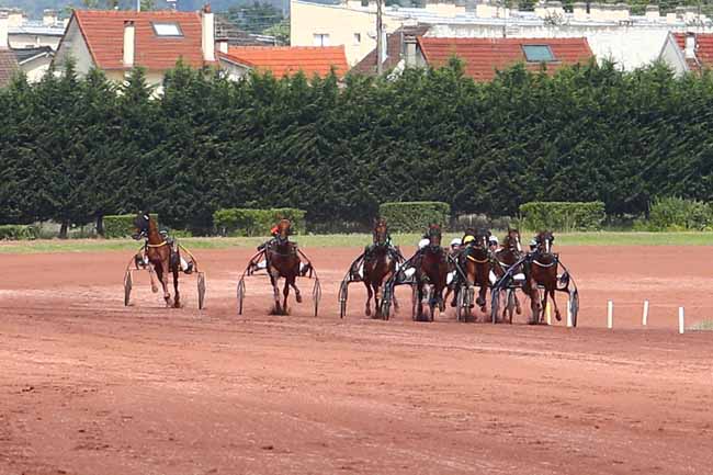 Photo d'arrivée de la course pmu PRIX DE MORANGIS à ENGHIEN le Dimanche 4 août 2019
