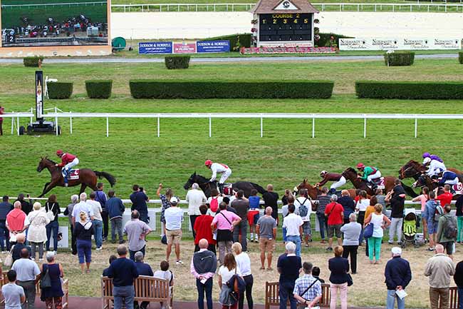 Photo d'arrivée de la course pmu PRIX NORMANDIE GRANDS EVENEMENTS à CLAIREFONTAINE le Lundi 5 août 2019