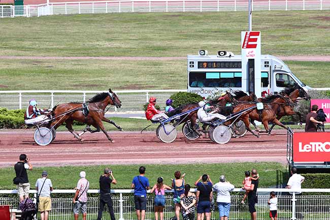 Photo d'arrivée de la course pmu PRIX DE NOUZONVILLE à ENGHIEN le Jeudi 8 août 2019