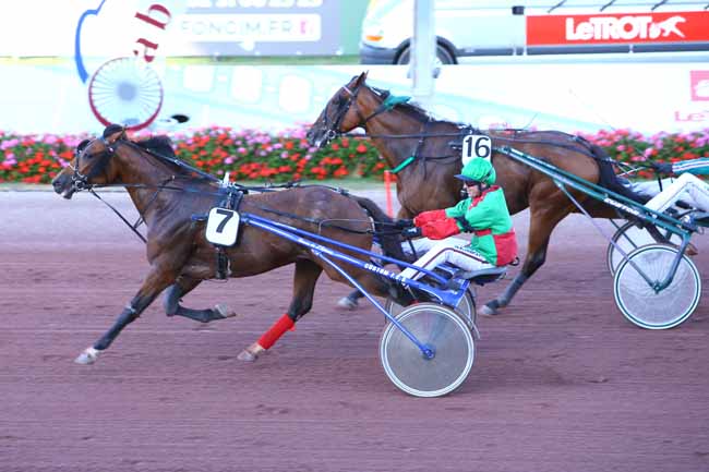Photo d'arrivée de la course pmu PRIX EXPERT PARI EQUIDIA - PRIX BRUNO COQUATRIX à CABOURG le Vendredi 9 août 2019