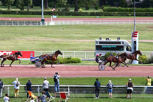 Photo d'arrivée de la course pmu PRIX DE LA PORTE DE VITRY à ENGHIEN le Samedi 10 août 2019