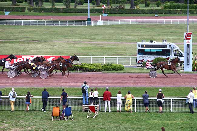 Photo d'arrivée de la course pmu PRIX DE PORNIC à ENGHIEN le Samedi 10 août 2019