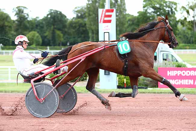Photo d'arrivée de la course pmu PRIX DES TUILERIES à ENGHIEN le Dimanche 11 août 2019