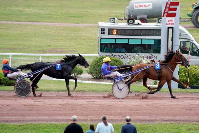 Photo d'arrivée de la course pmu PRIX DE LA PORTE DE VERSAILLES à ENGHIEN le Mardi 13 août 2019