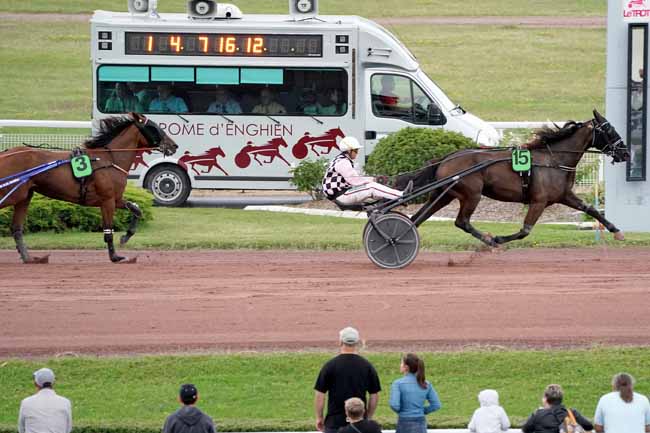 Photo d'arrivée de la course pmu PRIX D'ELANCOURT à ENGHIEN le Mardi 13 août 2019