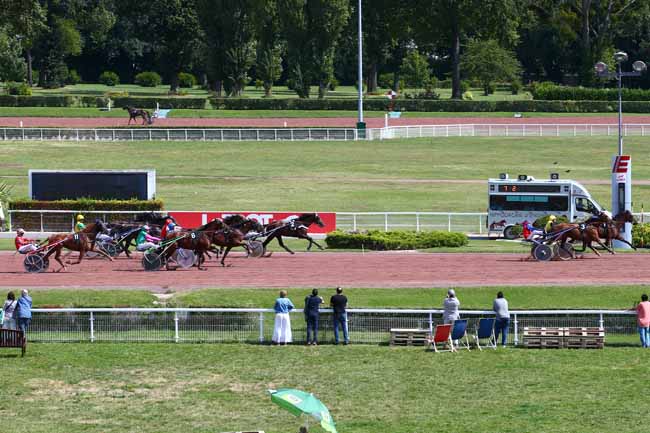 Photo d'arrivée de la course pmu PRIX DE JOUY-EN-JOSAS à ENGHIEN le Mercredi 14 août 2019