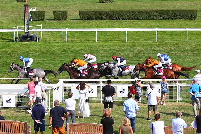 Photo d'arrivée de la course pmu PRIX DES CAMELIAS à CLAIREFONTAINE le Lundi 26 août 2019