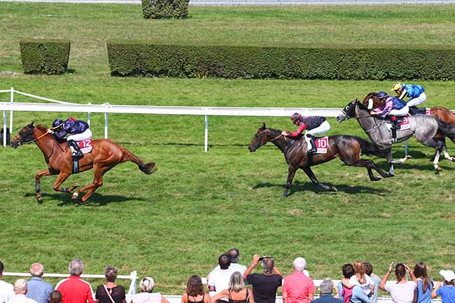 Photo d'arrivée de la course pmu PRIX DE LA VILLA STRASSBURGER à CLAIREFONTAINE le Lundi 26 août 2019
