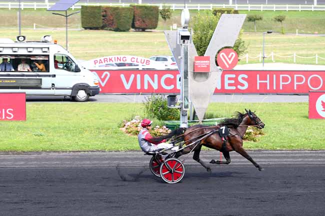Photo d'arrivée de la course pmu PRIX DES BRUYERES à PARIS-VINCENNES le Mercredi 28 août 2019
