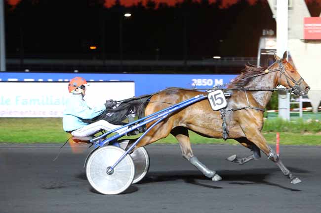 Photo d'arrivée de la course pmu PRIX LA MUTUELLE FAMILIALE à PARIS-VINCENNES le Vendredi 20 septembre 2019