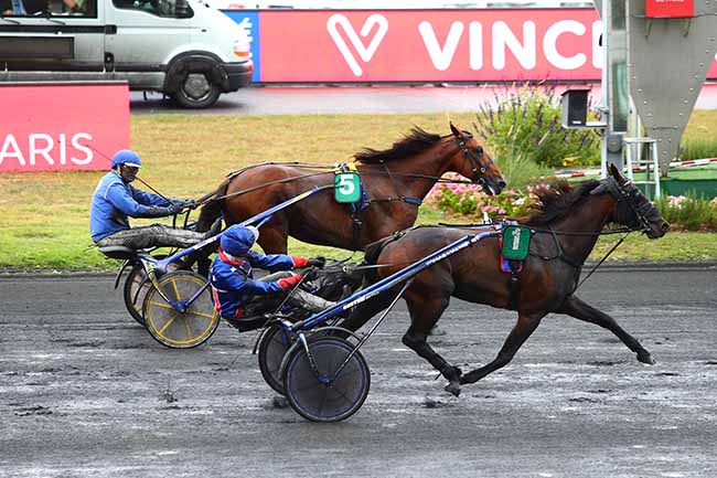 Photo d'arrivée de la course pmu PRIX DE CLERMONT-FERRAND à PARIS-VINCENNES le Dimanche 22 septembre 2019