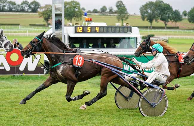 Photo d'arrivée de la course pmu PRIX REAUTE CHOCOLAT à CRAON le Lundi 23 septembre 2019