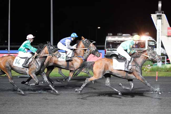 Photo d'arrivée de la course pmu PRIX CRUCIS à PARIS-VINCENNES le Mardi 24 septembre 2019