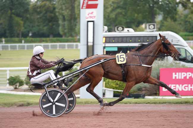Photo d'arrivée de la course pmu PRIX DE NANTUA à ENGHIEN le Jeudi 26 septembre 2019