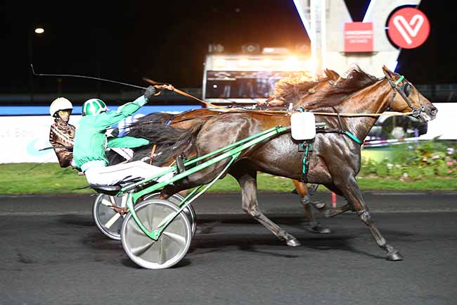 Photo d'arrivée de la course pmu PRIX DE LA VILLE DE FONTENAY-SOUS-BOIS à PARIS-VINCENNES le Vendredi 27 septembre 2019
