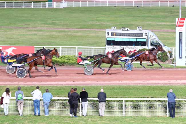 Photo d'arrivée de la course pmu PRIX DE SAINT-CHAMOND à ENGHIEN le Lundi 30 septembre 2019