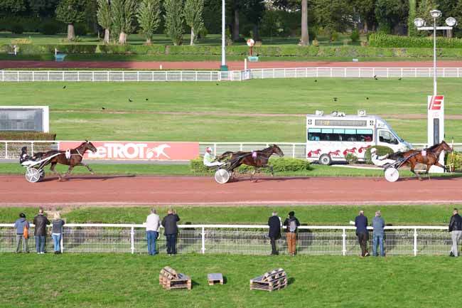 Photo d'arrivée de la course pmu PRIX DE PASSY à ENGHIEN le Lundi 7 octobre 2019