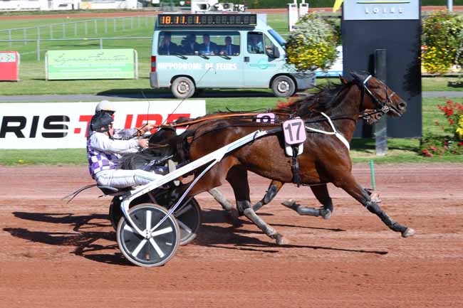 Photo d'arrivée de la course pmu PRIX CLAIRE CARRELAGE à FEURS le Mercredi 16 octobre 2019