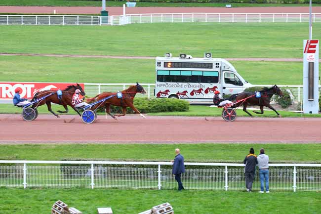 Photo d'arrivée de la course pmu PRIX DU PALAIS ROYAL à ENGHIEN le Lundi 21 octobre 2019