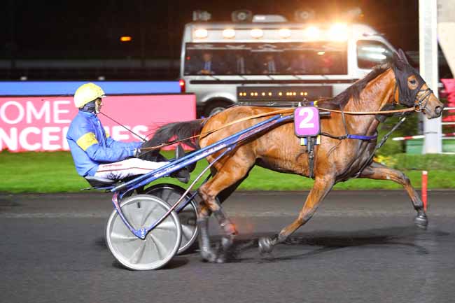 Photo d'arrivée de la course pmu PRIX UNA à PARIS-VINCENNES le Vendredi 1 novembre 2019