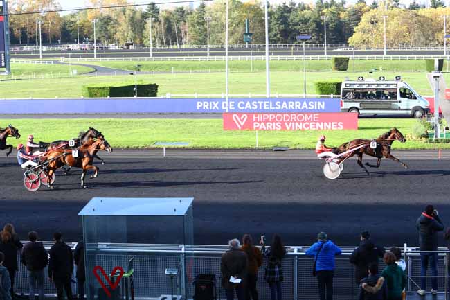 Photo d'arrivée de la course pmu PRIX DE CASTELSARRASIN à PARIS-VINCENNES le Lundi 4 novembre 2019
