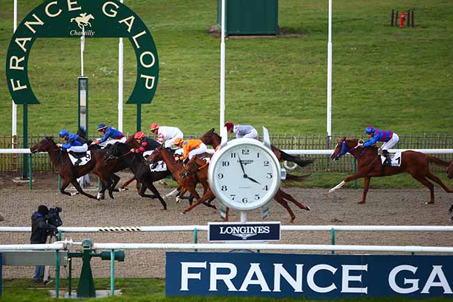 Photo d'arrivée de la course pmu PRIX DES DIX CORS à CHANTILLY le Jeudi 7 novembre 2019