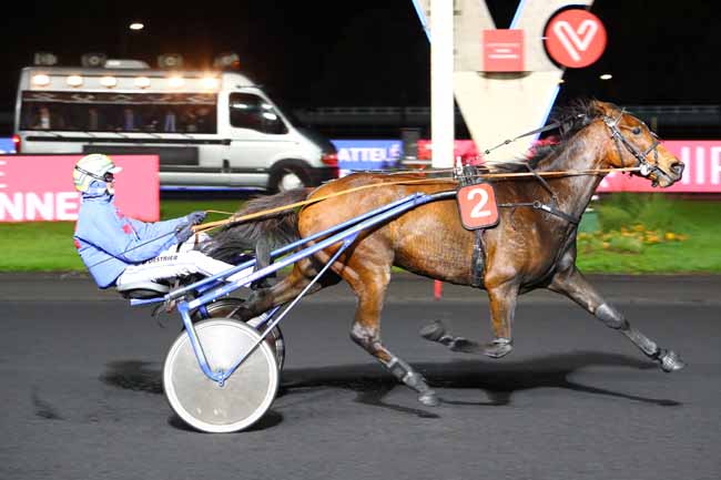 Photo d'arrivée de la course pmu PRIX PALATIA à PARIS-VINCENNES le Vendredi 8 novembre 2019