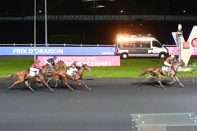 Photo d'arrivée de la course pmu PRIX D'ORAISON à PARIS-VINCENNES le Samedi 9 novembre 2019
