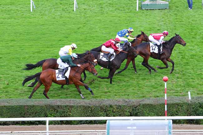 Photo d'arrivée de la course pmu PRIX DU PLATEAU DE SACLAY à SAINT-CLOUD le Samedi 9 novembre 2019