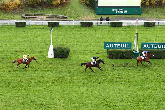 Photo d'arrivée de la course pmu PRIX GENERAL DONNIO à AUTEUIL le Dimanche 10 novembre 2019
