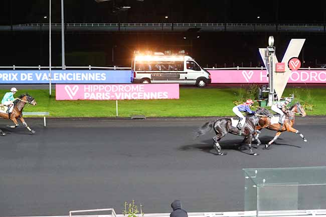 Photo d'arrivée de la course pmu PRIX DE VALENCIENNES à PARIS-VINCENNES le Jeudi 14 novembre 2019