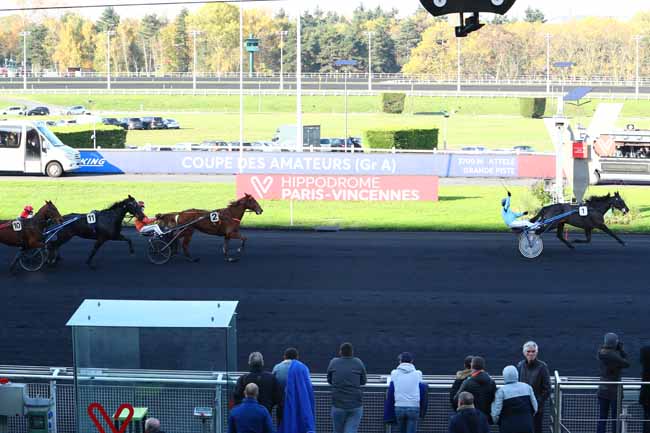 Photo d'arrivée de la course pmu COUPE DES AMATEURS (GR A) à PARIS-VINCENNES le Dimanche 17 novembre 2019