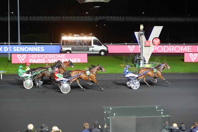 Photo d'arrivée de la course pmu PRIX DE SENONNES à PARIS-VINCENNES le Dimanche 17 novembre 2019