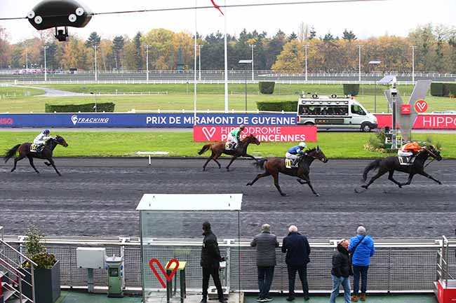 Photo d'arrivée de la course pmu PRIX DE MIRAMONT DE GUYENNE à PARIS-VINCENNES le Lundi 18 novembre 2019