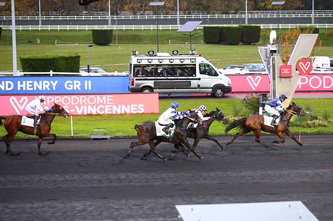 Photo d'arrivée de la course pmu PRIX EDMOND HENRY à PARIS-VINCENNES le Lundi 18 novembre 2019