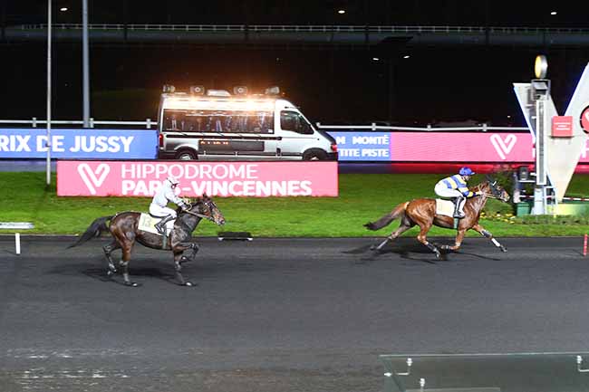 Photo d'arrivée de la course pmu PRIX DE JUSSY à PARIS-VINCENNES le Lundi 18 novembre 2019