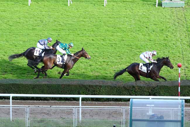 Photo d'arrivée de la course pmu PRIX DE LA FONTAINE à SAINT-CLOUD le Vendredi 22 novembre 2019